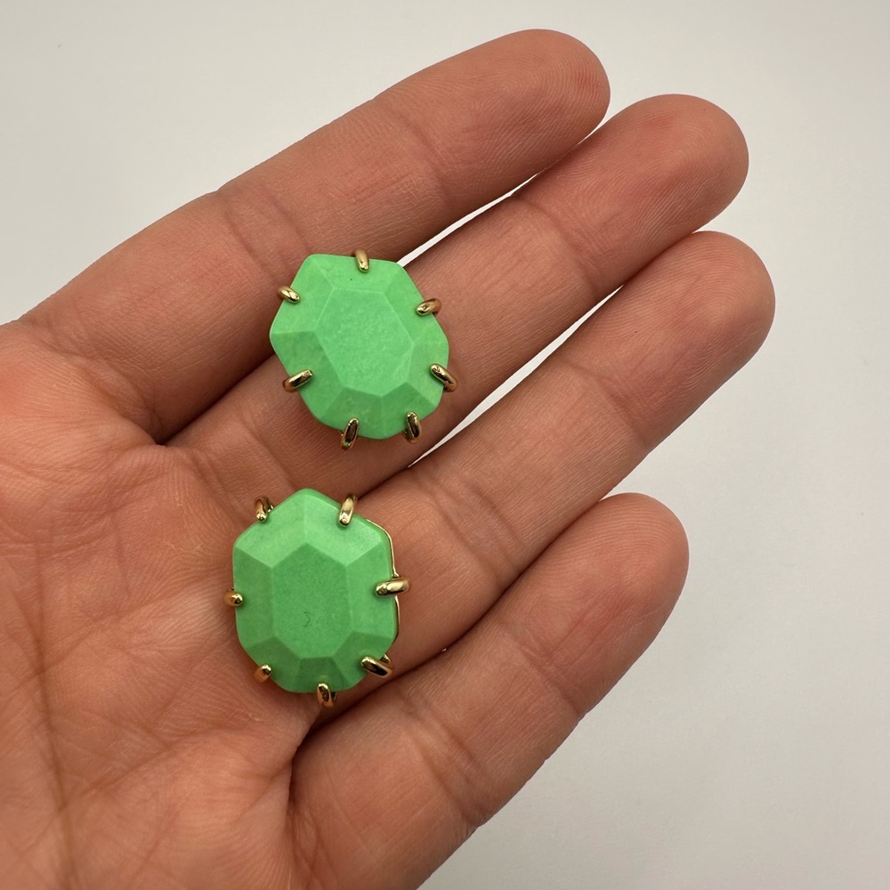 DISCONTINUED - Kendra Scott Morgan Studs in Mint, great condition!